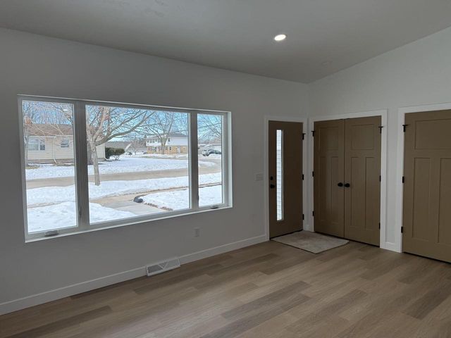 1734 OAK STREET, Oshkosh, WI 54901