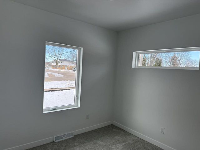 1734 OAK STREET, Oshkosh, WI 54901