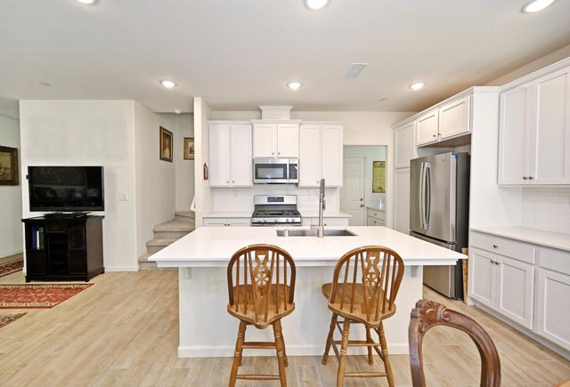 6429 E Moscato Drive, Fresno, CA 93727