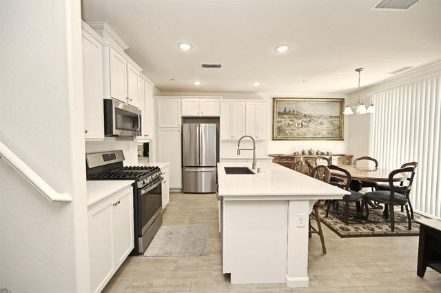 6429 E Moscato Drive, Fresno, CA 93727