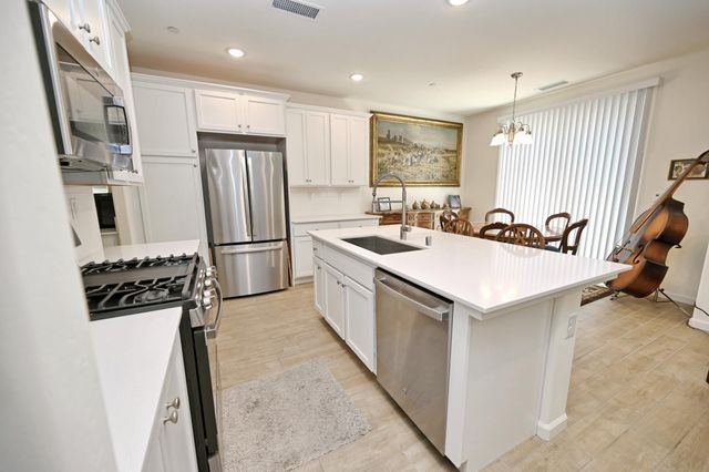 6429 E Moscato Drive, Fresno, CA 93727