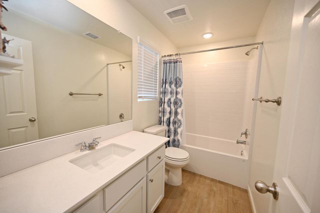 6429 E Moscato Drive, Fresno, CA 93727