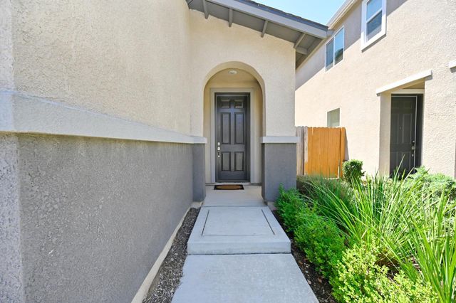 6429 E Moscato Drive, Fresno, CA 93727