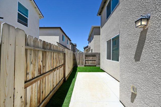 6429 E Moscato Drive, Fresno, CA 93727
