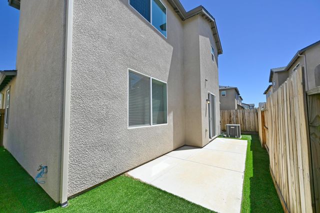 6429 E Moscato Drive, Fresno, CA 93727