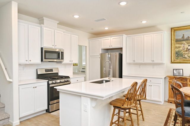 6429 E Moscato Drive, Fresno, CA 93727