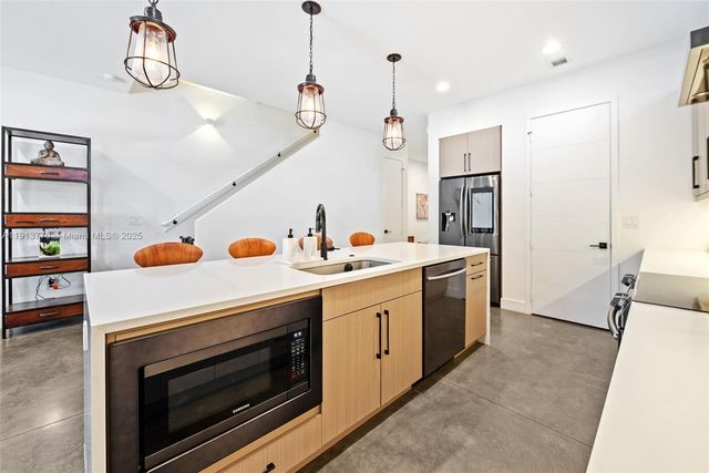 1226 NE 11th Ave, Fort Lauderdale, FL 33304