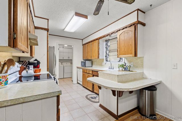 910 E Springdale Loop, Ardmore, OK 73401