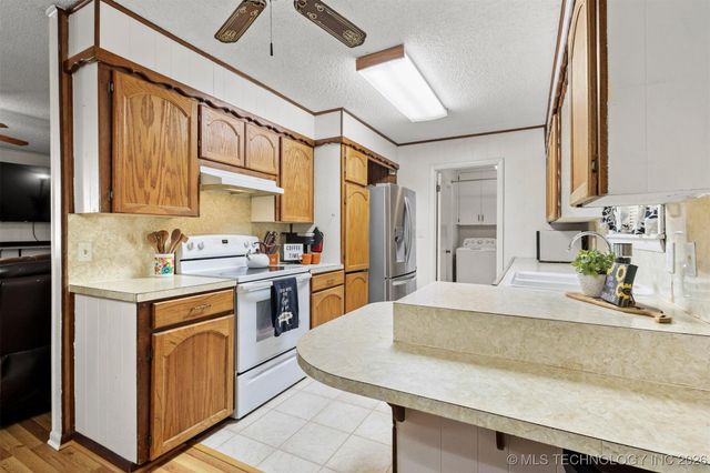 910 E Springdale Loop, Ardmore, OK 73401