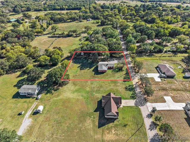 910 E Springdale Loop, Ardmore, OK 73401