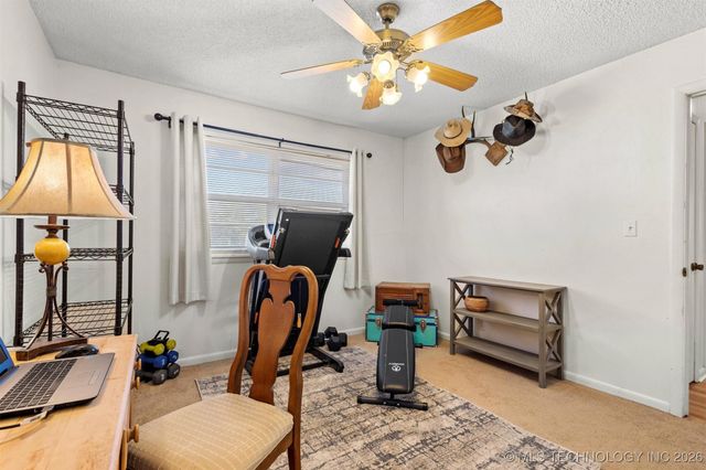 910 E Springdale Loop, Ardmore, OK 73401