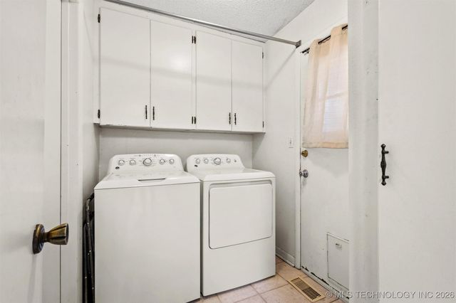 910 E Springdale Loop, Ardmore, OK 73401