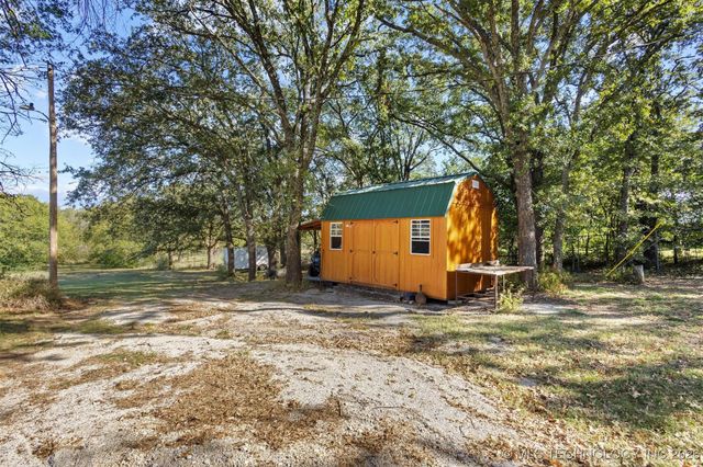 910 E Springdale Loop, Ardmore, OK 73401