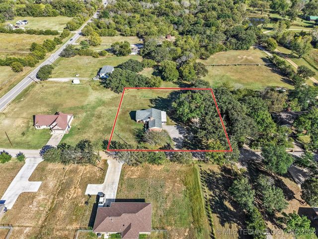 910 E Springdale Loop, Ardmore, OK 73401