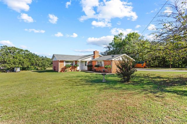 910 E Springdale Loop, Ardmore, OK 73401