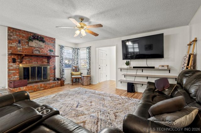 910 E Springdale Loop, Ardmore, OK 73401