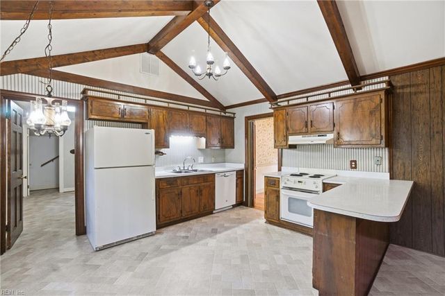 2904 Prince Of Wales DR, Chesapeake, VA 23321