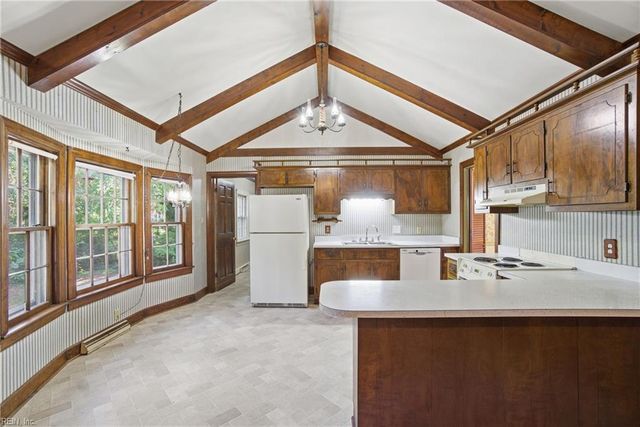 2904 Prince Of Wales DR, Chesapeake, VA 23321