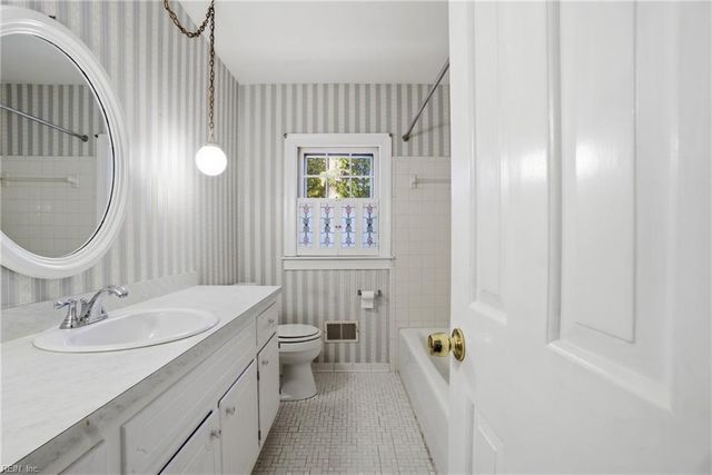 2904 Prince Of Wales DR, Chesapeake, VA 23321