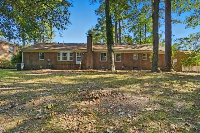 2904 Prince Of Wales DR, Chesapeake, VA 23321