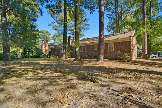 2904 Prince Of Wales DR, Chesapeake, VA 23321