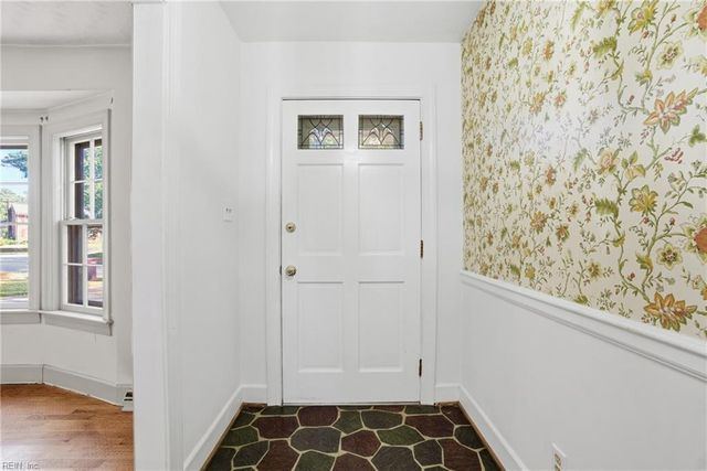 2904 Prince Of Wales DR, Chesapeake, VA 23321