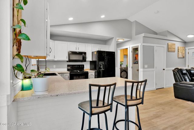 2878 E KNAPP CIR, Post Falls, ID 83854