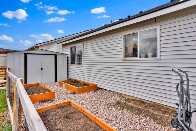 2878 E KNAPP CIR, Post Falls, ID 83854