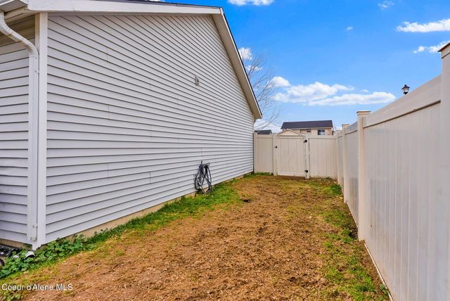 2878 E KNAPP CIR, Post Falls, ID 83854