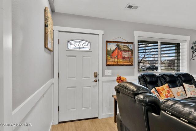 2878 E KNAPP CIR, Post Falls, ID 83854