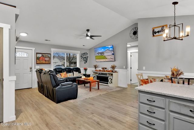 2878 E KNAPP CIR, Post Falls, ID 83854