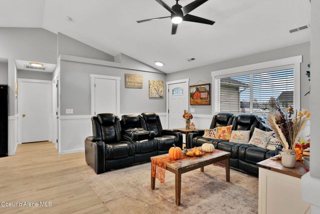 2878 E KNAPP CIR, Post Falls, ID 83854