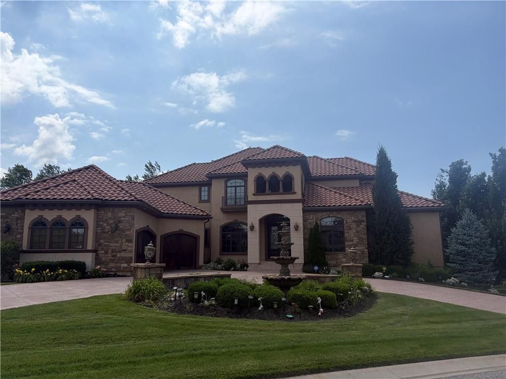 15348 Larsen Street, Overland Park, KS 66221