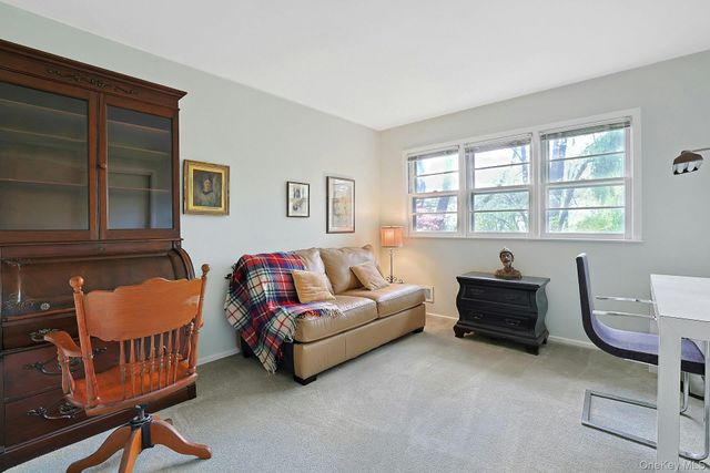 29 Maplewood Way, Pleasantville, NY 10570