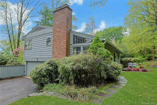 29 Maplewood Way, Pleasantville, NY 10570