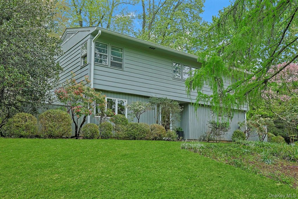 29 Maplewood Way, Pleasantville, NY 10570