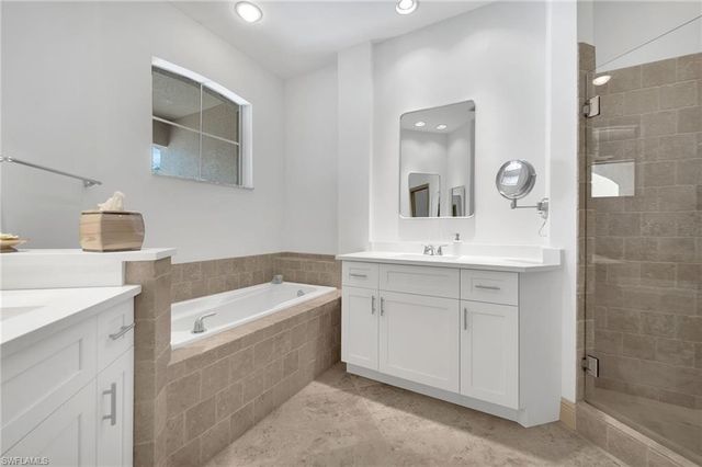 8458 Radcliffe TER 202, Naples, FL 34120