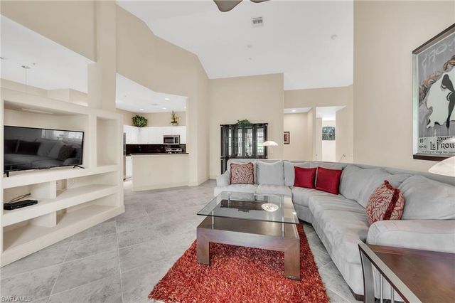 8458 Radcliffe TER 202, Naples, FL 34120