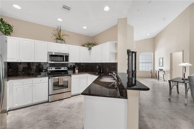 8458 Radcliffe TER 202, Naples, FL 34120