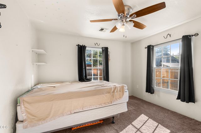 911 SW I Street, Grants Pass, OR 97526