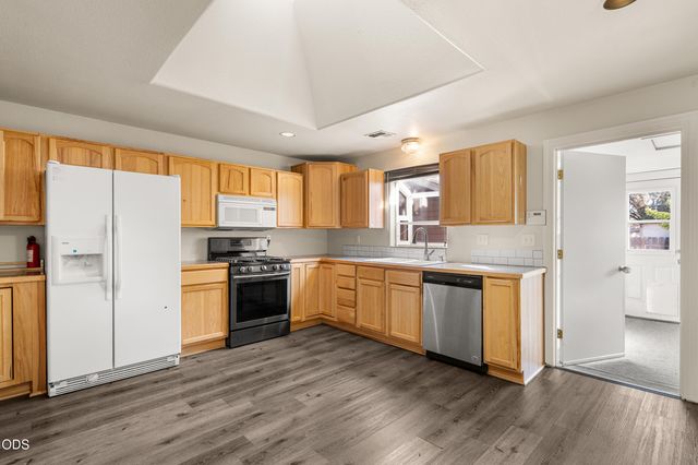 911 SW I Street, Grants Pass, OR 97526