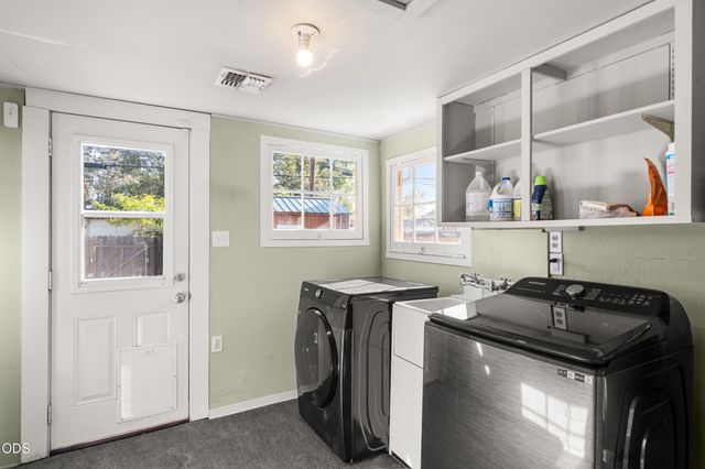 911 SW I Street, Grants Pass, OR 97526