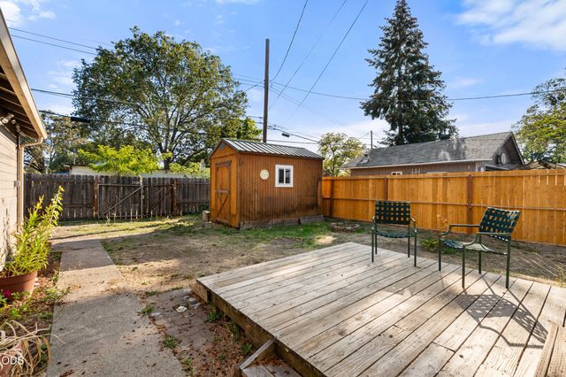 911 SW I Street, Grants Pass, OR 97526