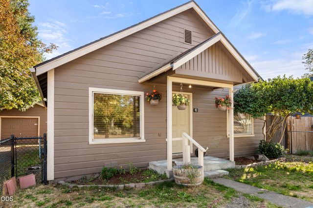 911 SW I Street, Grants Pass, OR 97526