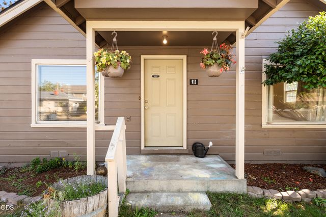 911 SW I Street, Grants Pass, OR 97526