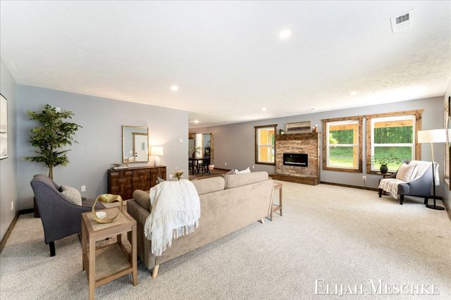 8938 Mackinaw Trail Drive, Howard City, MI 49329
