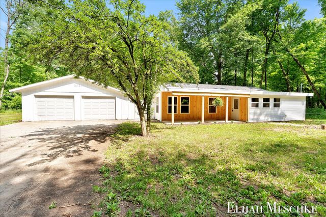 8938 Mackinaw Trail Drive, Howard City, MI 49329