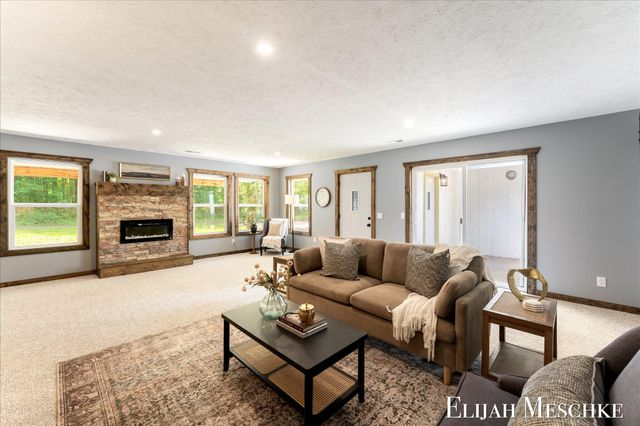 8938 Mackinaw Trail Drive, Howard City, MI 49329