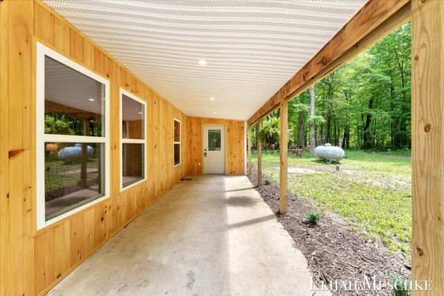 8938 Mackinaw Trail Drive, Howard City, MI 49329