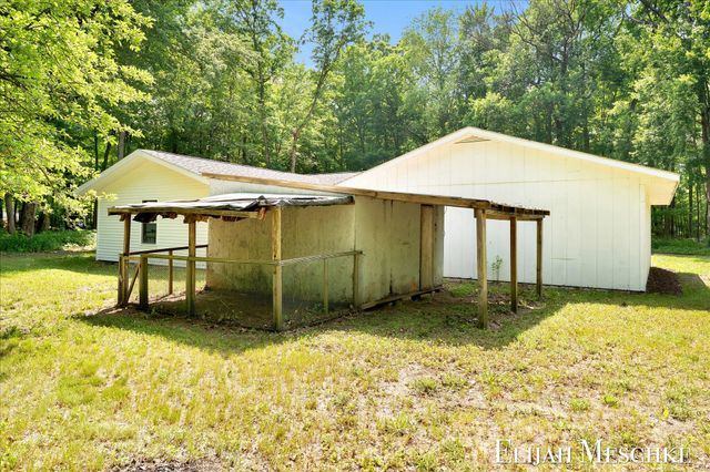 8938 Mackinaw Trail Drive, Howard City, MI 49329